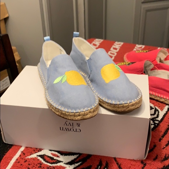 crown & ivy Shoes - New Crown&ivy women’s lemon size 6 Never Worn